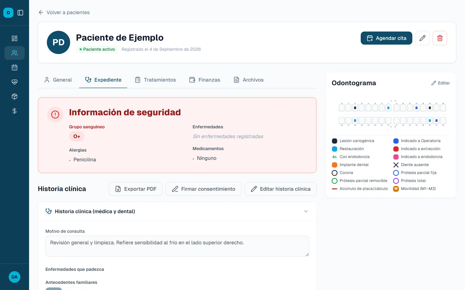 Expediente clínico de un paciente en DENTO, con el panel de información de seguridad y la historia clínica